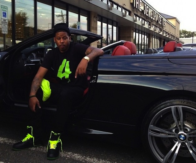 vado-white-collar-video-600x499