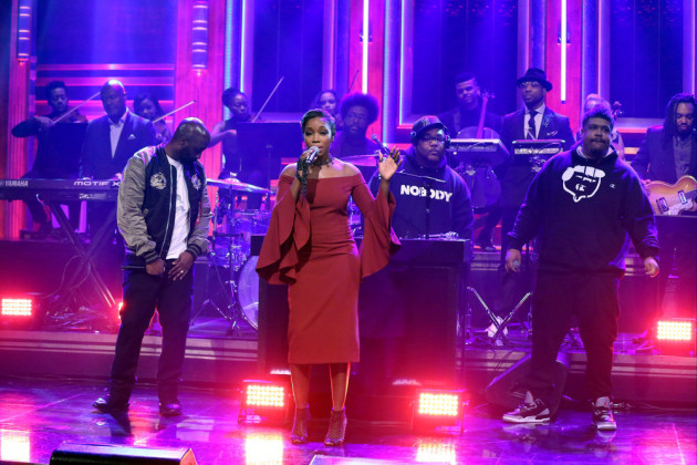 THE TONIGHT SHOW STARRING JIMMY FALLON -- Episode 0542 -- Pictured: (l-r) Posdnuos, Maseo, and Dave of musical guest De La Soul perform with Estelle and The Roots on September 27, 2016 -- (Photo by: Andrew Lipovsky/NBC)