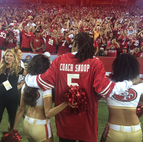 Snoop Dogg performs at halftime of 49ers-Bears Sunday Night