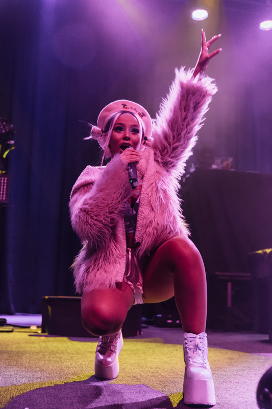 Doja Cat Works Out in Unconventional Sneakers and Pink Athletic Wear –  Footwear News