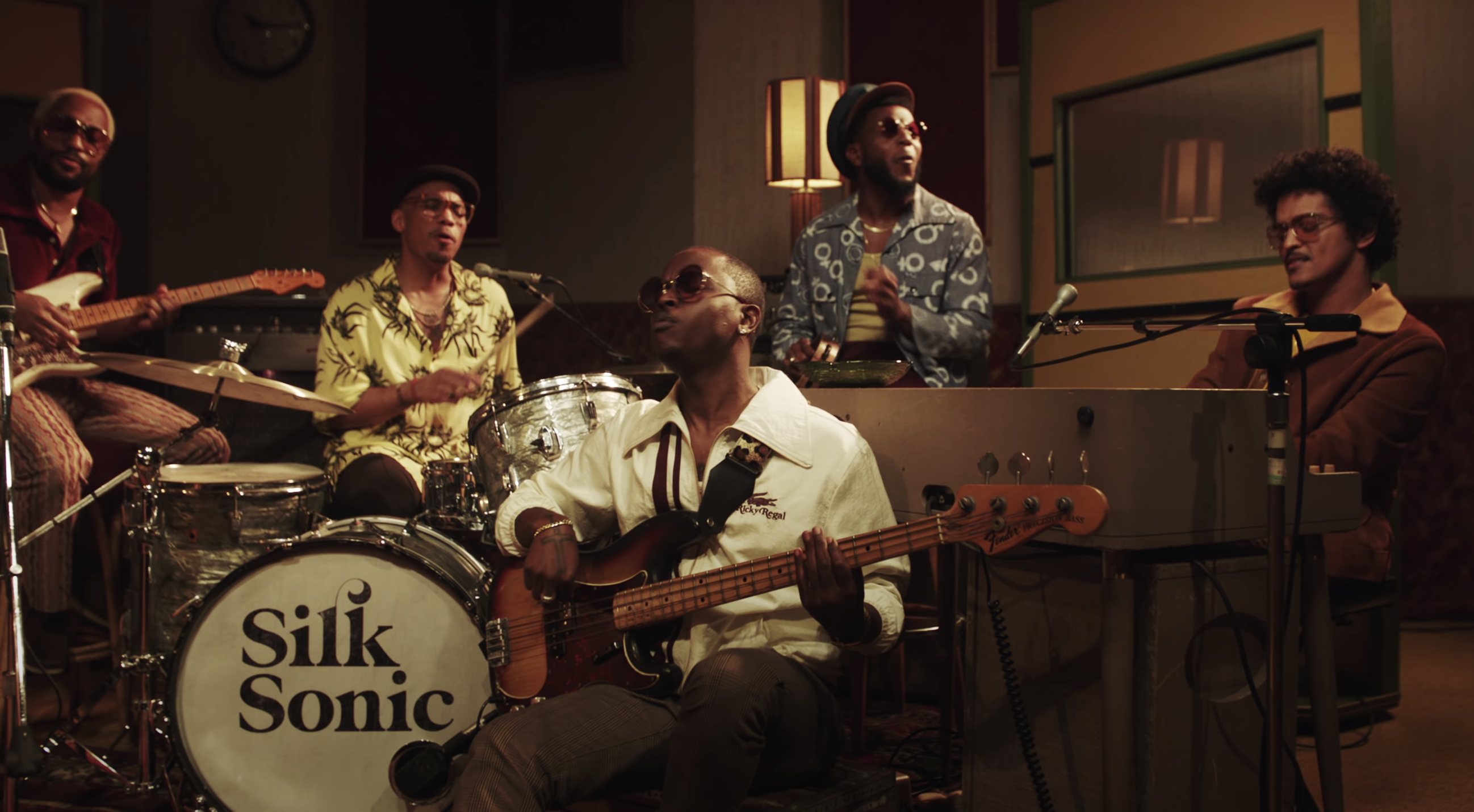 Silk Sonic, de Bruno Mars e Anderson .Paak, lança o single Leave the Door  Open